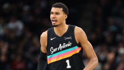 NBAs Victor Wembanyama Ignores Spurs PR Speaks Out About ICE in Minnesota