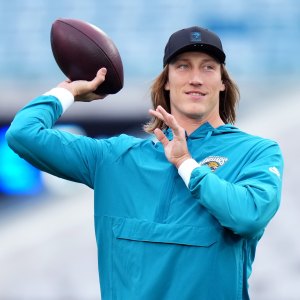 Jaguars Fan Sees Trevor Lawrence at Bar Does Squats With Him on Her Back
