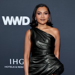 Mindy Kaling Acknowledges She Looks Different While Doing 2016 Trend