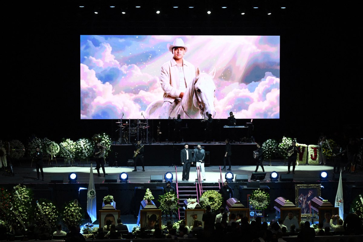 Así fueron los momentos más emotivos del funeral de Yeison Jiménez | Us  Weekly