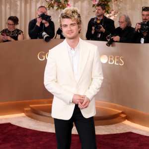 Joe Keery Debuts Blond Hair at the 2026 Golden Globes GettyImages-2255777717