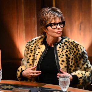 Lisa-Rinna-Traitors-Roundtable-NUP_207888_01278
