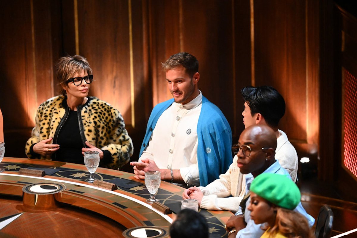Lisa-Rinna-Traitors-Roundtable-NUP_207888_01278