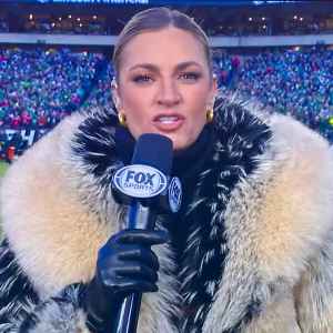 NFL Sideline Reporter Erin Andrews Fur Coat Goes Viral During 49ers Vs Eagles Playoff Game
