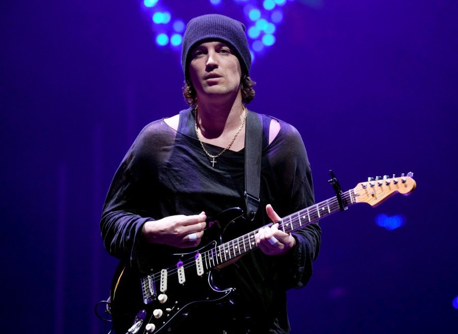 Nicola Peltz Dating History From Anwar Hadid Romance to Marrying Brooklyn Beckham Paul Klein