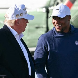 Promo x Philadelphia Eagles Superfan Hannah Einbinder Says Saquon Barkley Jinxed Team Golfing With President Trump