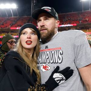 Travis Kelces Teammate Comforted Taylor Swift After Shooting Feature