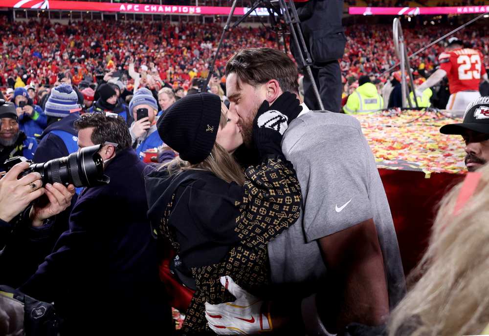 Taylor-and-Travis-GettyImages-2196123517