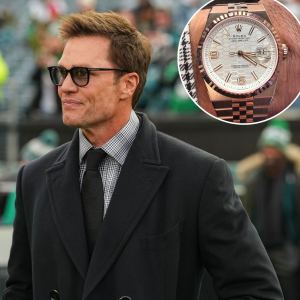Tom Brady Flashes $51K Watch From His Collection for 49ers vs Eagles Game GettyImages-2255748491