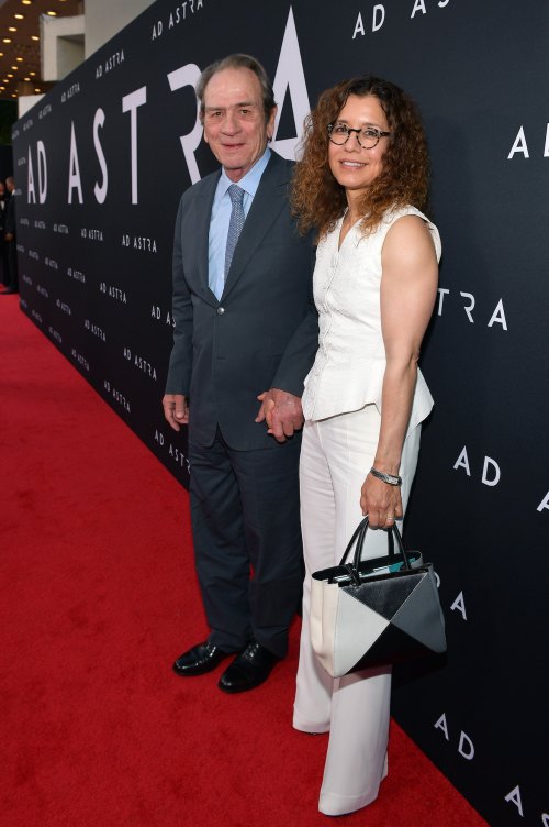 TOMMY LEE JONES FAMILY GUIDE MEET HIS WIFE DAWN AND KIDS visual data 4