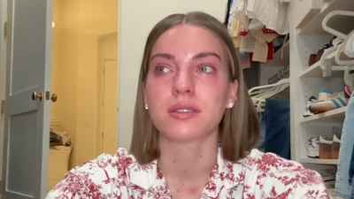 Emily Kiser reflete entre lágrimas sobre os anos devastadores após a morte de seu filho