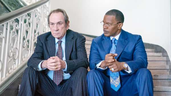 Tommy Lee Jones and Jamie Foxx in The Burial