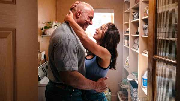 Dwayne Johnson as Mark Kerr and Emily Blunt as Dawn Staples in The Smashing Machine