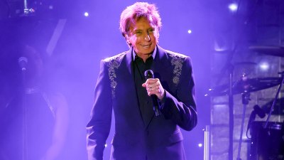 Barry-Manilow-GettyImages-2197176424