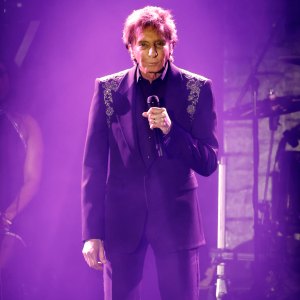 Barry-Manilow-GettyImages-2197176521