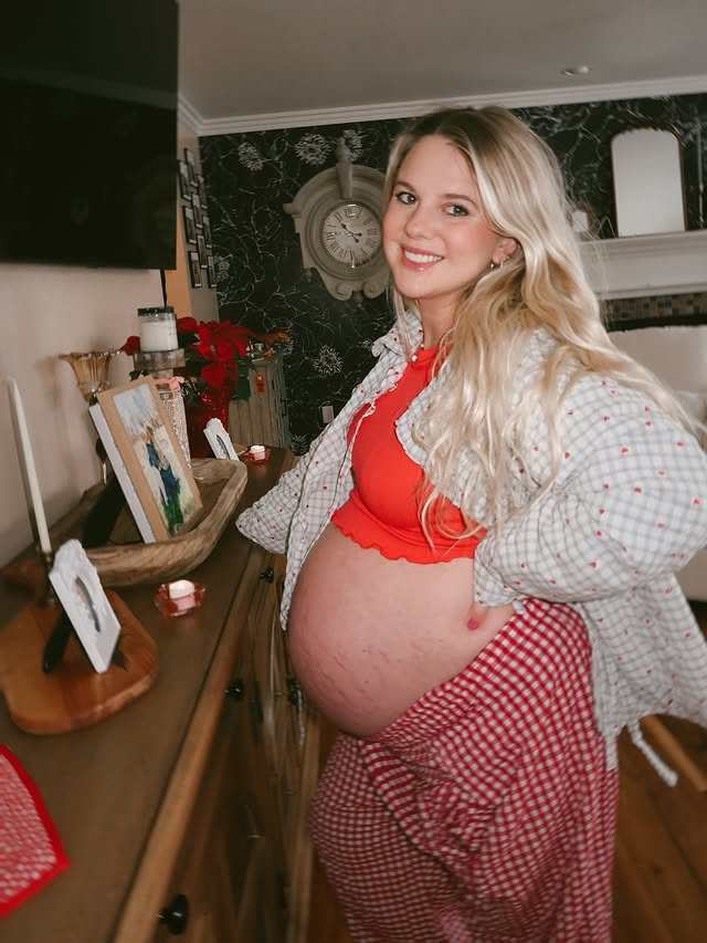 Big Brothers Nicole Franzel Thanks Her Body Amid Twin Pregnancy