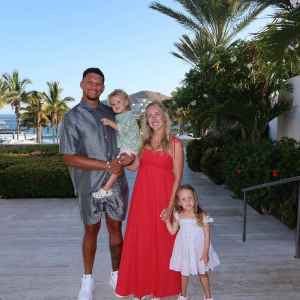 Brittany-and-Patrick-Mahomes_520533105_18517107484024430_472088315585685442_n