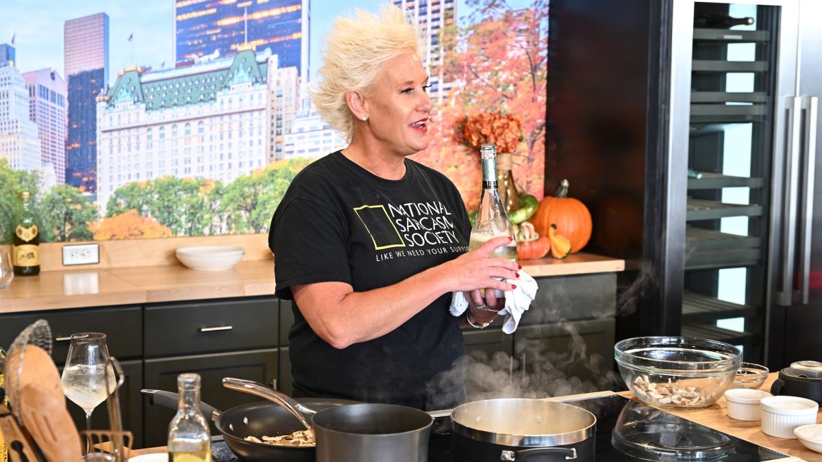 Medics Didn't Give Chef Anne Burrell Narcan at Scene of Her Death