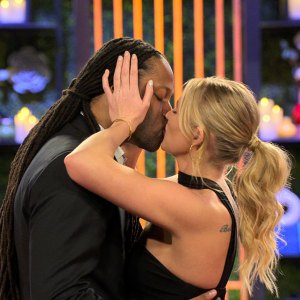 Christine-and-Vic-Love_Is_Blind_n_S10_E2_00_03_43_07R