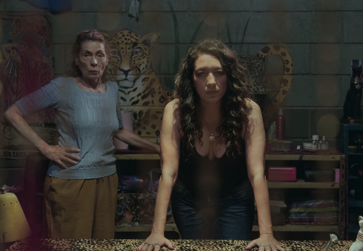 Silvina Sabater como Victoria y Lorena Vega como La Zurda en En El Barro, temporada 2.