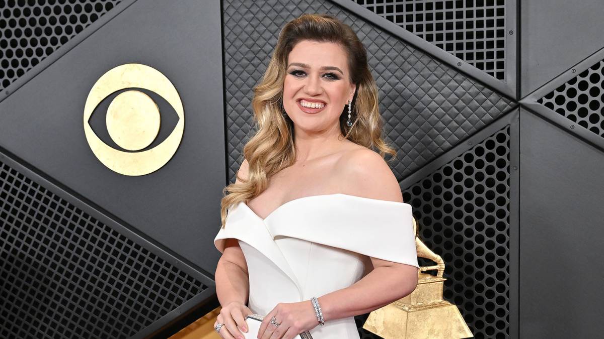 Feature Kelly Clarkson 2608 Us Weekly Cover Story