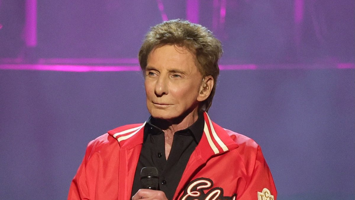 Is Barry Manilow a Smoker? His Quotes About Smoking Before Lung Cancer