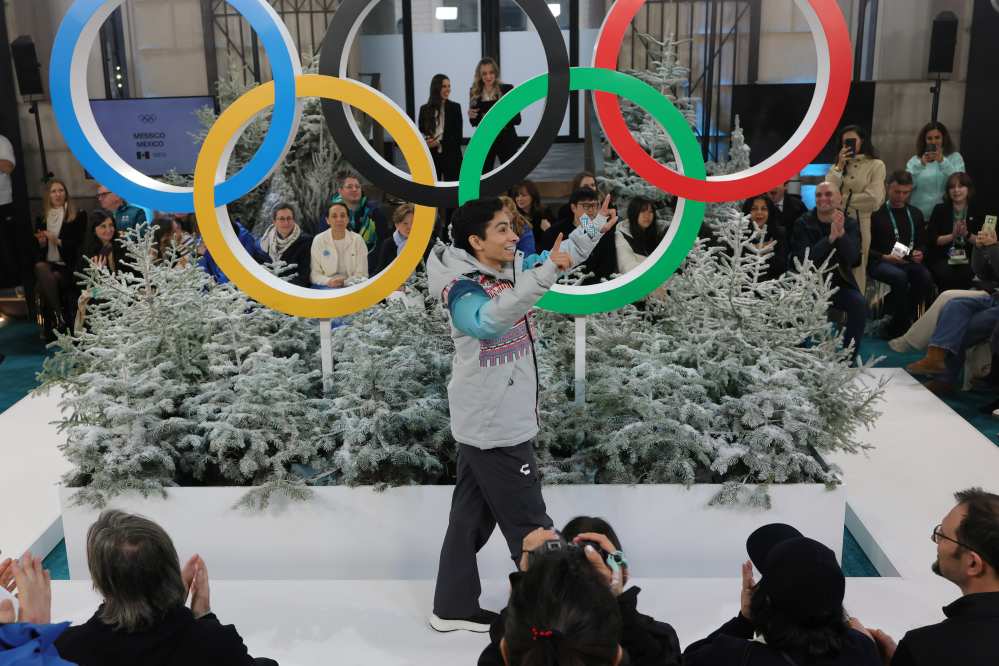 Donovan Carrillo en su presentación en Milán, Italia, ciudad sede de los Juegos Olímpicos de Invierno 2026.