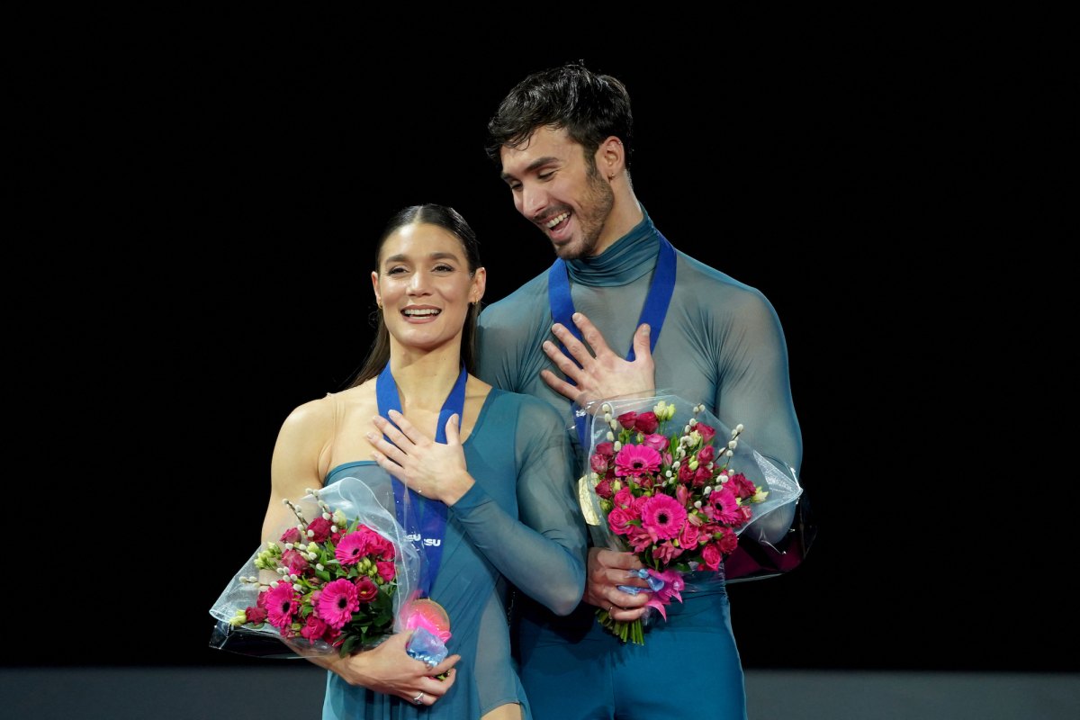 Guillaume-Cizeron-and-Laurence-Fournier-Beaudry-GettyImages-2256216671