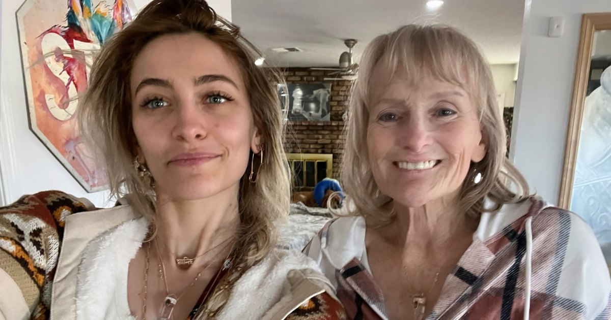 Inside Michael Jackson’s Daughter Paris Jackson’s Relationship With Mom Debbie Rowe Over the Years Inside Michael Jackson’s Daughter Paris Jackson’s Relationship With Mom Debbie Rowe Over the Years
