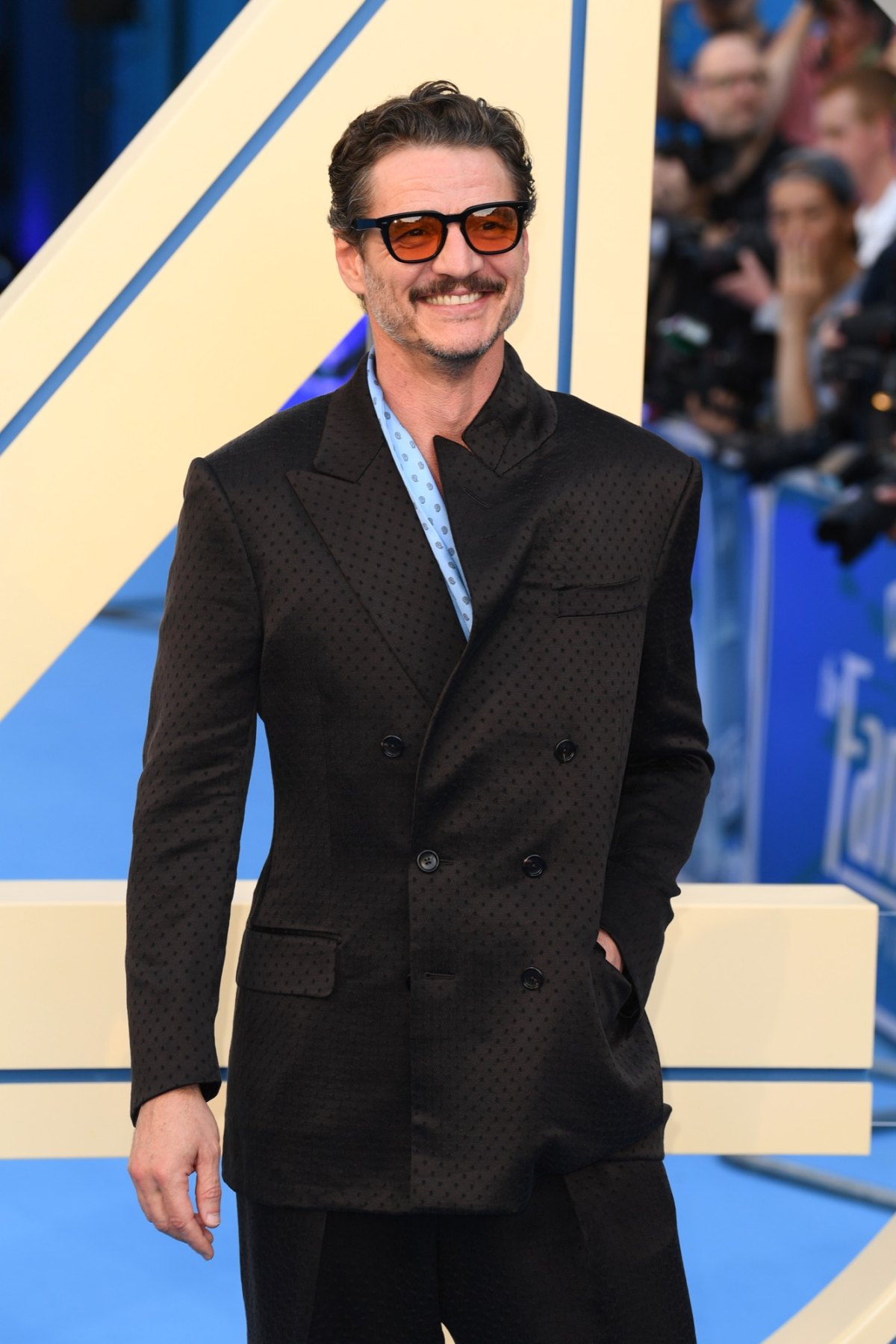 Pedro Pascals De Noche Movie Drama Explained Why Joaquin Phoenix Left and More Red Carpet