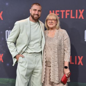 Travis-Kelce-and-Donna-Kelce-GettyImages-1526291447