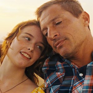 Suzanna Son and Simon Rex in Red Rocket