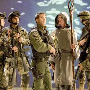 Ben Browder and Larry Cedar in Stargate SG-1