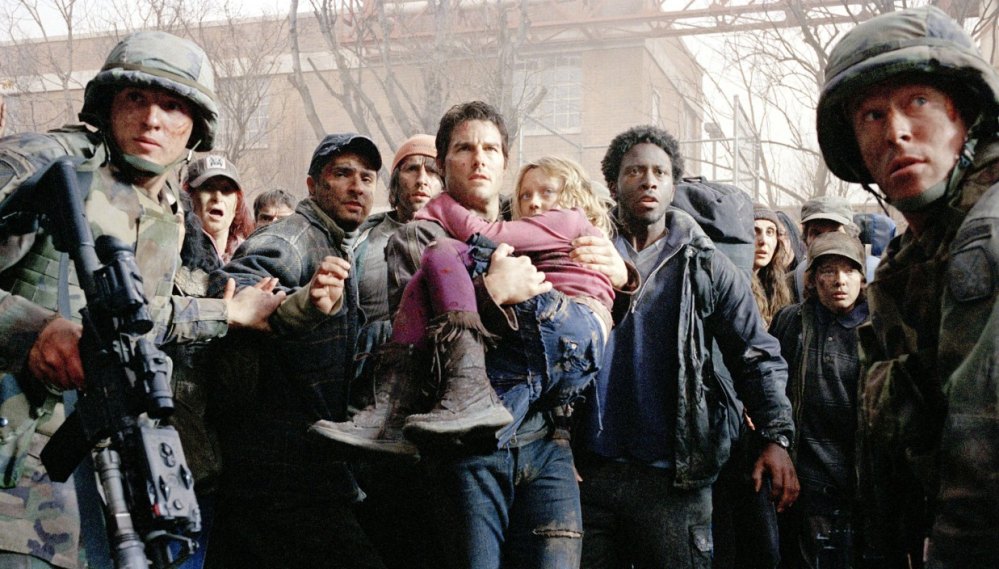 Tom Cruise and Dakota Fanning in War of the Worlds