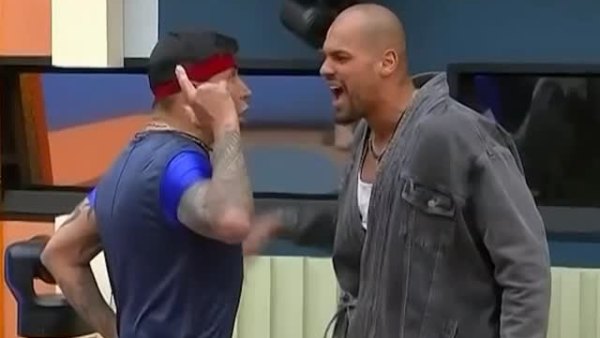 ‘La Casa de los Famosos 6’: cómo funcionan las tarjetas amarillas y rojas.