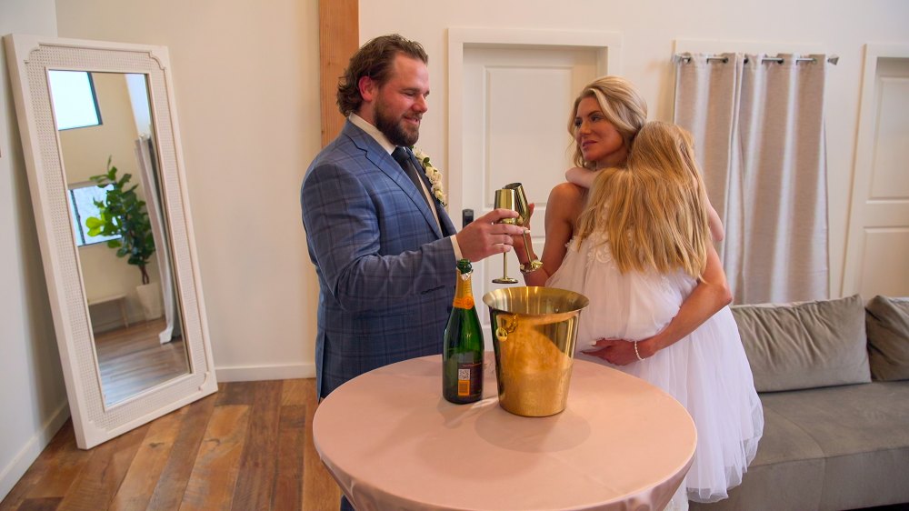 Amber-and-Jordan-Love_Is_Blind_n_S10_E12_00_27_36_22R