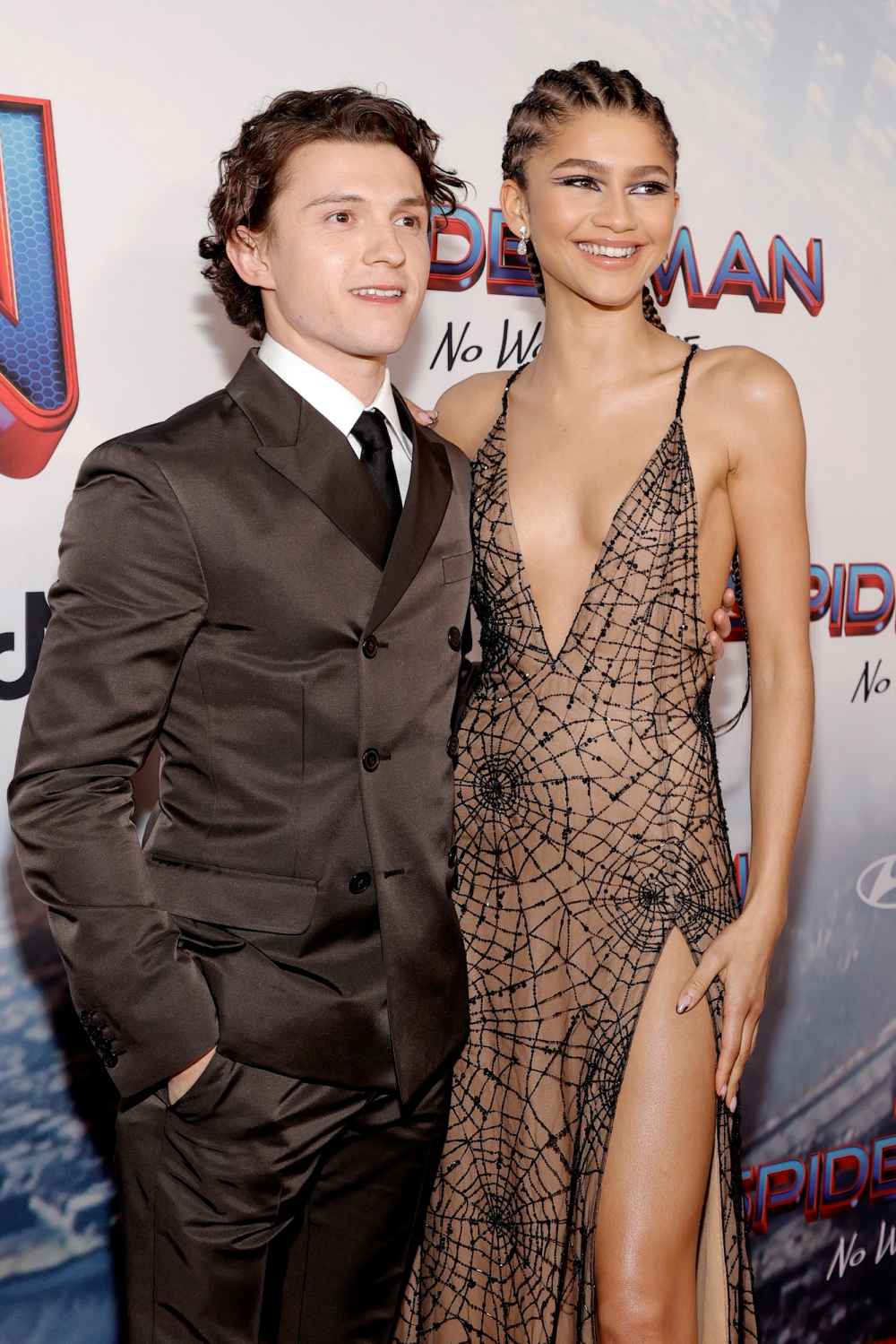 Zendaya bromea sobre guardar "secretos" en medio de los rumores de boda con Tom Holland y se deshace en elogios hacia el actor.