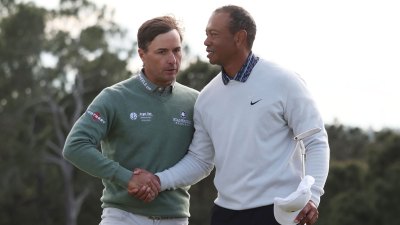 GettyImages-1390533700 Kevin Kisner and Tiger Woods