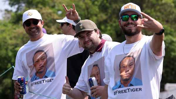 GettyImages-2268811288 Fans wearing Tiger Woods shirts