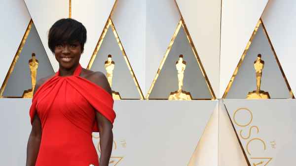 Viola Davis Reveals She Wore Platform Sneakers Under Her Dress for Extra Height at the 2017 Oscars