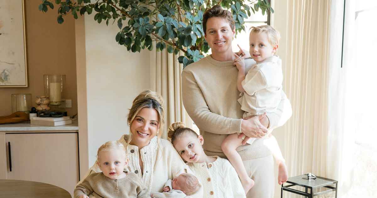 Dani Austin Reveals 1st Family Photo After Baby No. 4