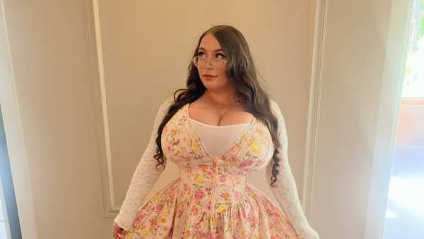 OnlyFans Creator Summer Robert Spent More Than $50K on Flight Upgrades to Accommodate Size 30R Chest