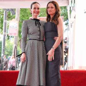 Sarah-Paulson-and-Amanda-Peet-GettyImages-2249038459