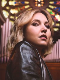 Taylor Tomlinson in Taylor Tomlinson: Prodigal Daughter