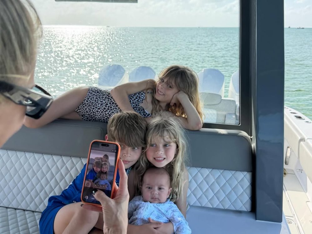 Tennis Pro Anna Kournikova Reveals the Name of Her 4th Baby With Enrique Iglesias