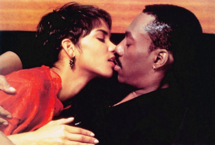 Halle Berry and Eddie Murphy in Boomerang