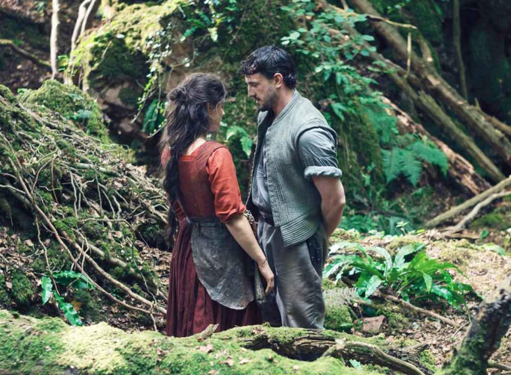 Jessie Buckley and Paul Mescal in Hamnet
