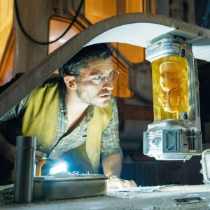 Jonathan Bailey in Jurassic Park Rebirth