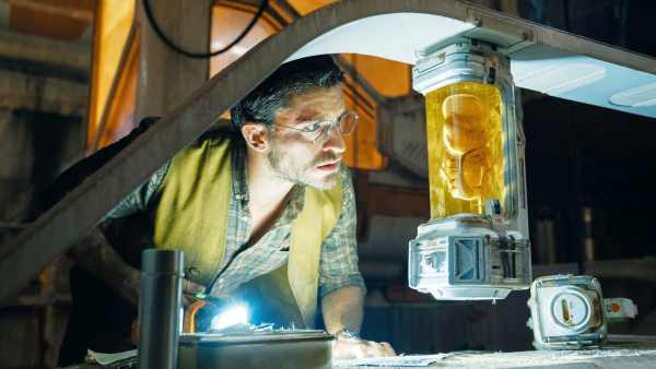 Jonathan Bailey in Jurassic Park Rebirth