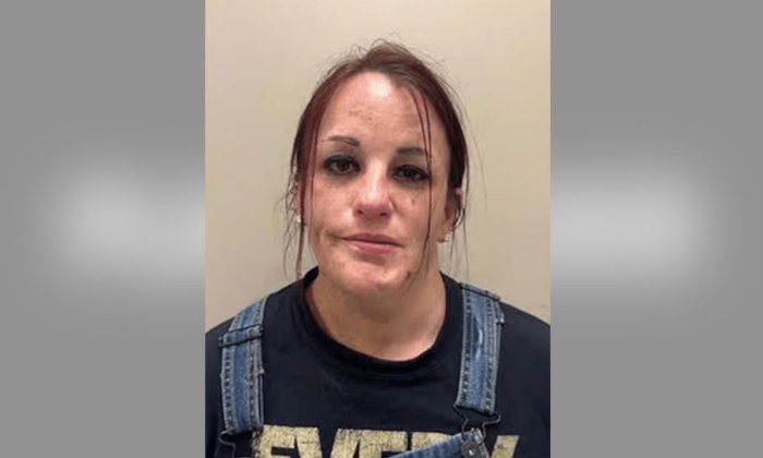 Mom Left 2 Kids in Hot Car to Go Shoplifting at Walmart
